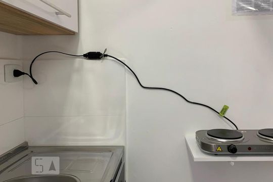 Cozinha de kitnet/studio para alugar com 1 quarto, 18m² em Jardim Lourdes (zona Sul), São Paulo