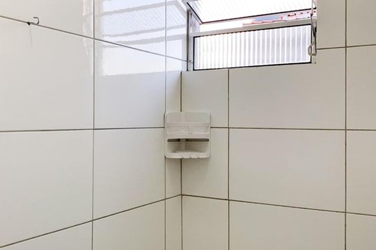 Banheiro e Área de Serviço de kitnet/studio para alugar com 1 quarto, 18m² em Jardim Lourdes (zona Sul), São Paulo