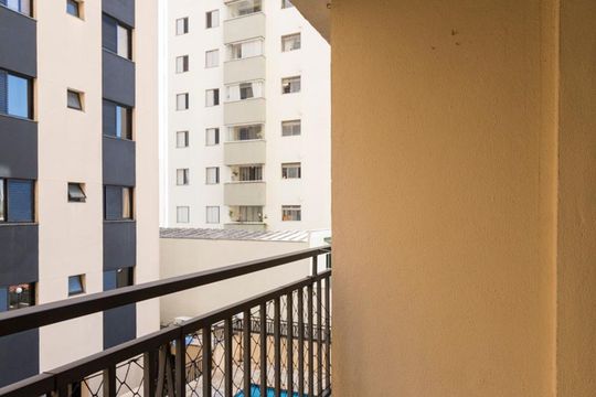 varanda de apartamento para alugar com 2 quartos, 65m² em Chácara Inglesa, São Paulo