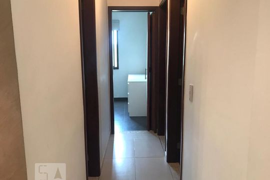 Corredor de apartamento para alugar com 3 quartos, 83m² em Paraíso do Morumbi, São Paulo