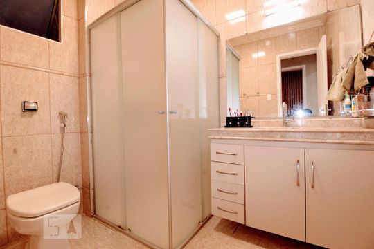 Banheiro de apartamento à venda com 2 quartos, 89m² em Barro Preto, Belo Horizonte