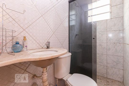 Banheiro  de apartamento à venda com 3 quartos, 59m² em Itaquera, São Paulo