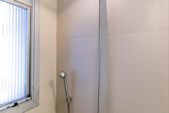 Banheiro da suíte - chuveiro de apartamento para alugar com 2 quartos, 89m² em Jardim Paulista, São Paulo