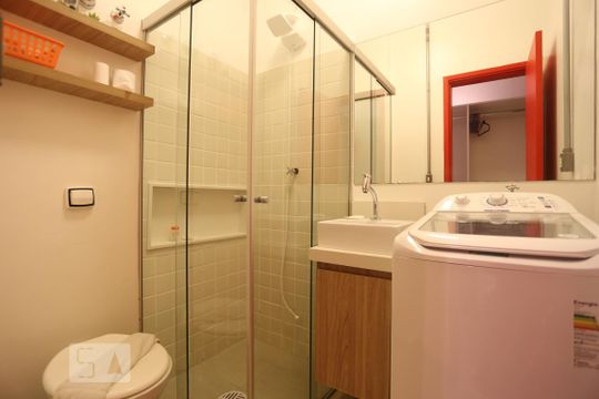 Banheiro de apartamento para alugar com 1 quarto, 30m² em República, São Paulo