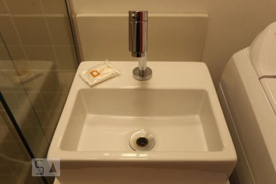 Banheiro de apartamento para alugar com 1 quarto, 30m² em República, São Paulo
