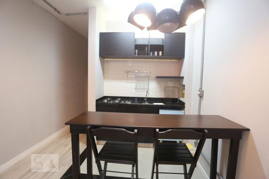 Cozinha de apartamento para alugar com 1 quarto, 30m² em República, São Paulo