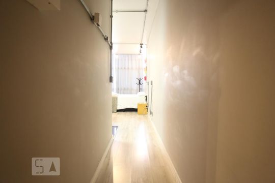 Corredor de Entrada de apartamento para alugar com 1 quarto, 30m² em República, São Paulo