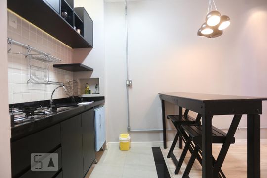 Cozinha de apartamento para alugar com 1 quarto, 30m² em República, São Paulo