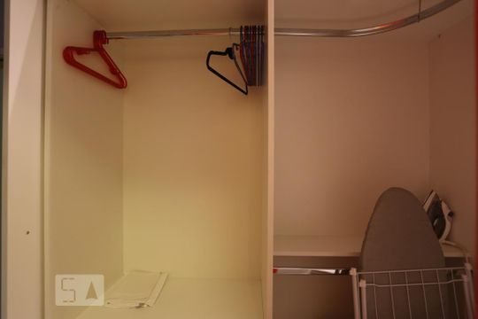 Closet de apartamento para alugar com 1 quarto, 30m² em República, São Paulo