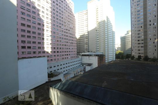 Vista de apartamento para alugar com 1 quarto, 30m² em República, São Paulo