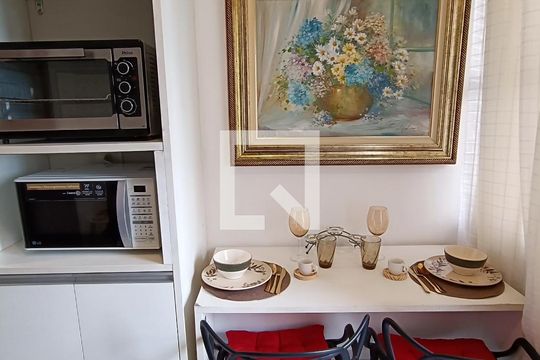Sala/Cozinha de apartamento para alugar com 1 quarto, 45m² em Paraíso do Morumbi, São Paulo