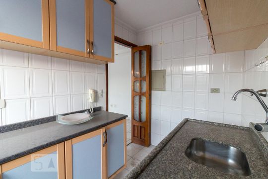 Cozinha de apartamento para alugar com 2 quartos, 65m² em Jardim Vila Galvão, Guarulhos