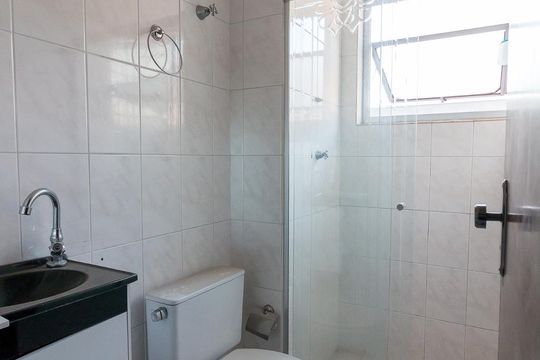 Banheiro de apartamento para alugar com 2 quartos, 65m² em Jardim Vila Galvão, Guarulhos