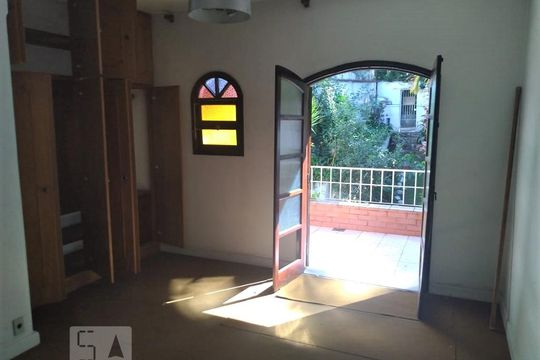 Quarto de casa à venda com 3 quartos, 300m² em Vila Nova Cachoeirinha, São Paulo