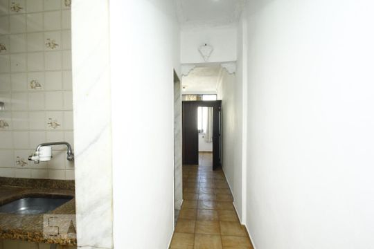Corredor de apartamento para alugar com 1 quarto, 28m² em Centro, Rio de Janeiro