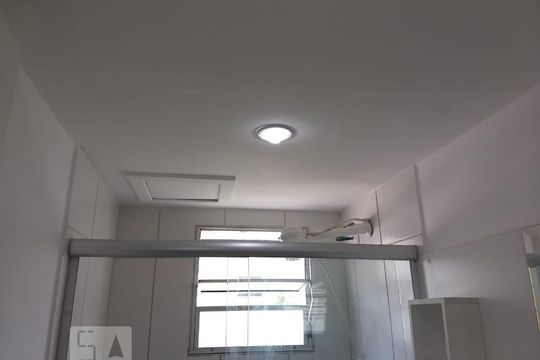 banheiro de apartamento à venda com 2 quartos, 50m² em Loteamento Parque São Martinho, Campinas