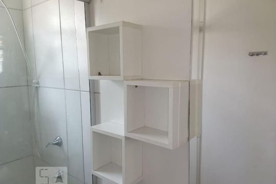 banheiro de apartamento à venda com 2 quartos, 50m² em Loteamento Parque São Martinho, Campinas