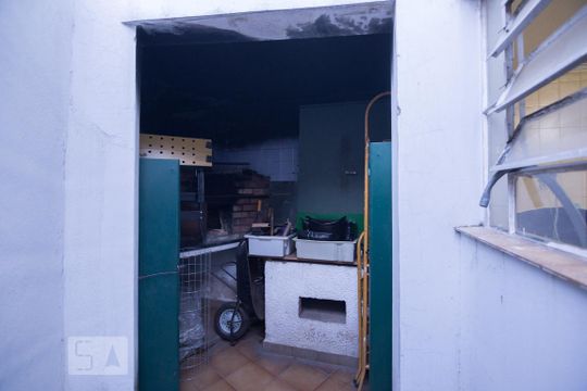 Quintal de casa à venda com 5 quartos, 390m² em Bela Aliança, São Paulo