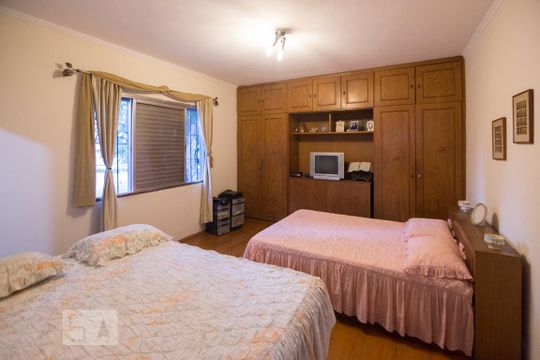 Suíte de casa à venda com 5 quartos, 390m² em Bela Aliança, São Paulo