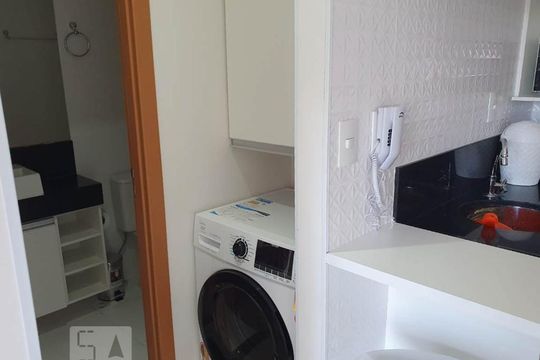 Acesso ao banheiro de kitnet/studio para alugar com 1 quarto, 35m² em Centro, Guarulhos