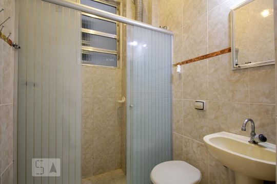 Banheiro de apartamento para alugar com 1 quarto, 46m² em Botafogo, Rio de Janeiro