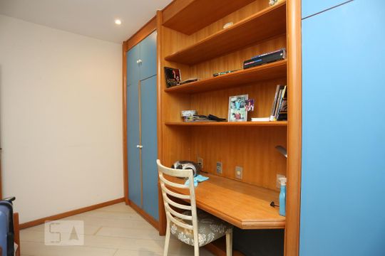 Quarto 1 de apartamento à venda com 3 quartos, 210m² em Copacabana, Rio de Janeiro