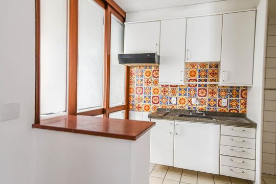 Cozinha de apartamento para alugar com 1 quarto, 69m² em Pinheiros, São Paulo