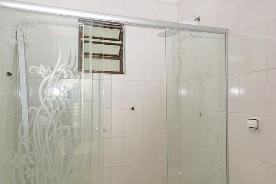 banheiro social de casa de condomínio para alugar com 4 quartos, 370m² em Alphaville, Santana de Parnaíba