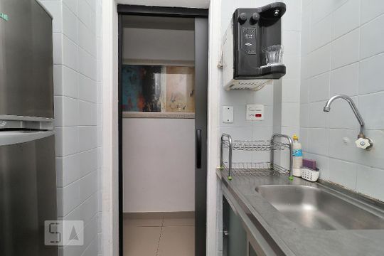 Cozinha. de apartamento para alugar com 1 quarto, 45m² em Copacabana, Rio de Janeiro