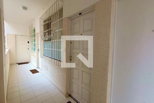 Hall de apartamento para alugar com 1 quarto, 35m² em Copacabana, Rio de Janeiro