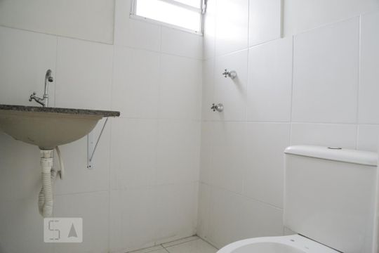 Banheiro de apartamento para alugar com 2 quartos, 48m² em Vila Mira, São Paulo