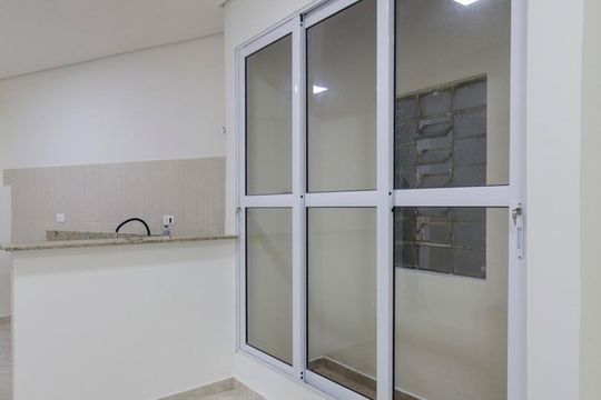 Porta de vidro da Varanda de apartamento para alugar com 2 quartos, 64m² em Saúde, São Paulo
