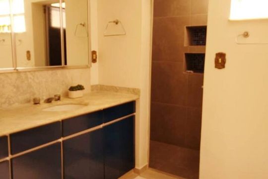 Banheiro da Suíte de apartamento à venda com 4 quartos, 400m² em Copacabana, Rio de Janeiro
