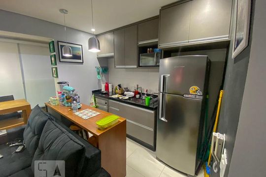 Cozinha de apartamento à venda com 1 quarto, 45m² em Jardim Aeroporto, São Paulo