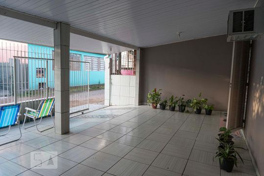 Garagem de casa à venda com 3 quartos, 144m² em Santos Dumont, São Leopoldo