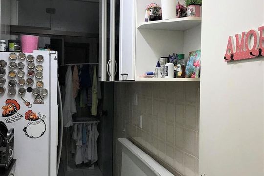 Cozinha de apartamento para alugar com 2 quartos, 54m² em Vila Mangalot, São Paulo