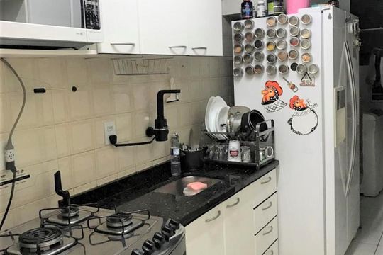 Cozinha de apartamento para alugar com 2 quartos, 54m² em Vila Mangalot, São Paulo