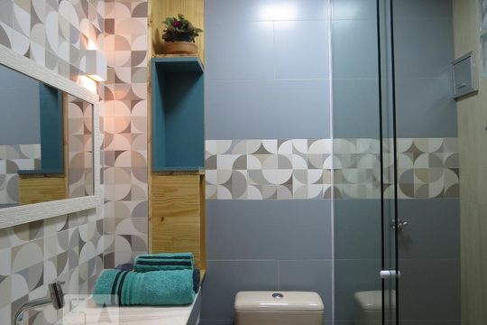 Banheiro de apartamento para alugar com 1 quarto, 18m² em Centro Histórico, Porto Alegre