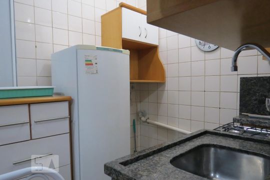 Cozinha de apartamento para alugar com 1 quarto, 18m² em Centro Histórico, Porto Alegre
