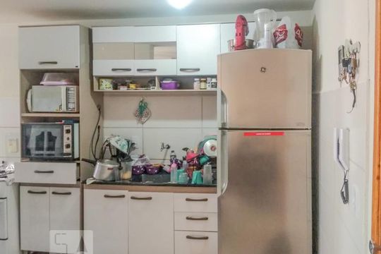 Cozinha de apartamento para alugar com 2 quartos, 56m² em Chapéu do Sol, Porto Alegre