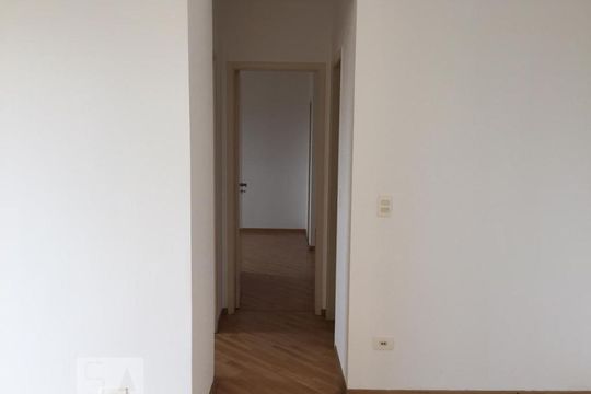 Corredor de apartamento para alugar com 2 quartos, 68m² em Santo Antônio, São Caetano do Sul
