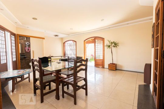 Sala de casa à venda com 3 quartos, 200m² em Vila Ré, São Paulo