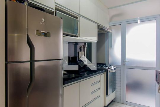 Cozinha de apartamento para alugar com 1 quarto, 37m² em Quinta da Paineira, São Paulo