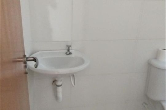 Banheiro de kitnet/studio para alugar com 1 quarto, 30m² em Vila Diva (zona Norte), São Paulo