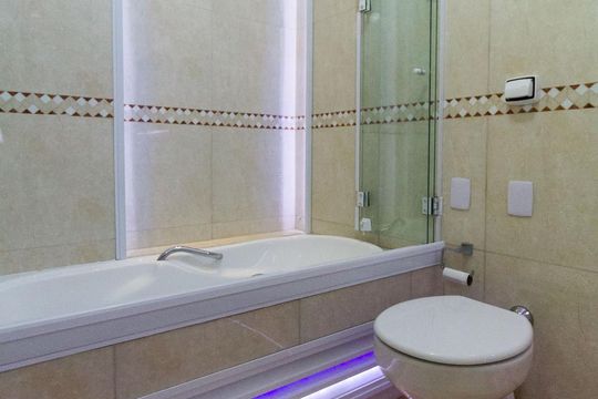 Banheiro de apartamento à venda com 1 quarto, 54m² em Santa Efigênia, São Paulo
