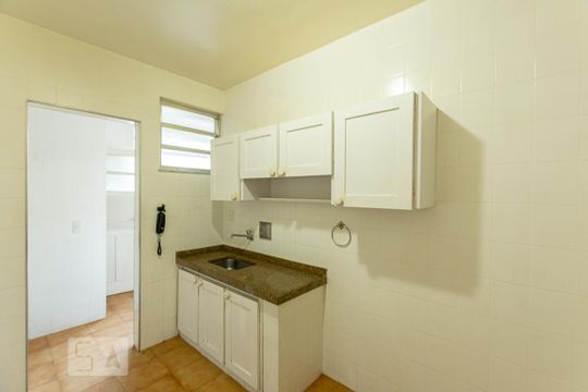 Cozinha  de apartamento à venda com 2 quartos, 60m² em Icaraí, Niterói