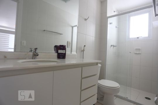 Banheiro de kitnet/studio para alugar com 1 quarto, 50m² em Consolação, São Paulo