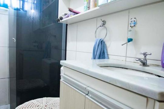banheiro de apartamento à venda com 2 quartos, 49m² em Vila Carminha, Campinas