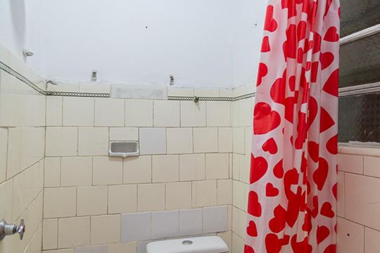 Banheiro Social de apartamento à venda com 2 quartos, 50m² em Centro, Niterói