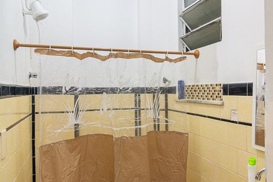 Banheiro Social de apartamento à venda com 2 quartos, 50m² em Centro, Niterói